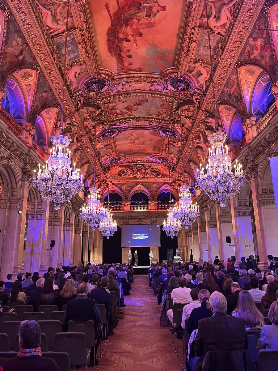 MCLemardeley's tweet photo. Je me réjouis d’accueillir à l’Hôtel de Ville les diplômé⸱e⸱s des écoles d’ingénieur⸱e⸱s de la Ville de @Paris l’@ESPCI_Paris et l’@eivp_paris🎓
Félicitations pour ces belles années d’études en sciences et en génie urbain, nos meilleurs vœux pour la suite🎉🔬🏙️ https://t.co/4jlCiZlSHE