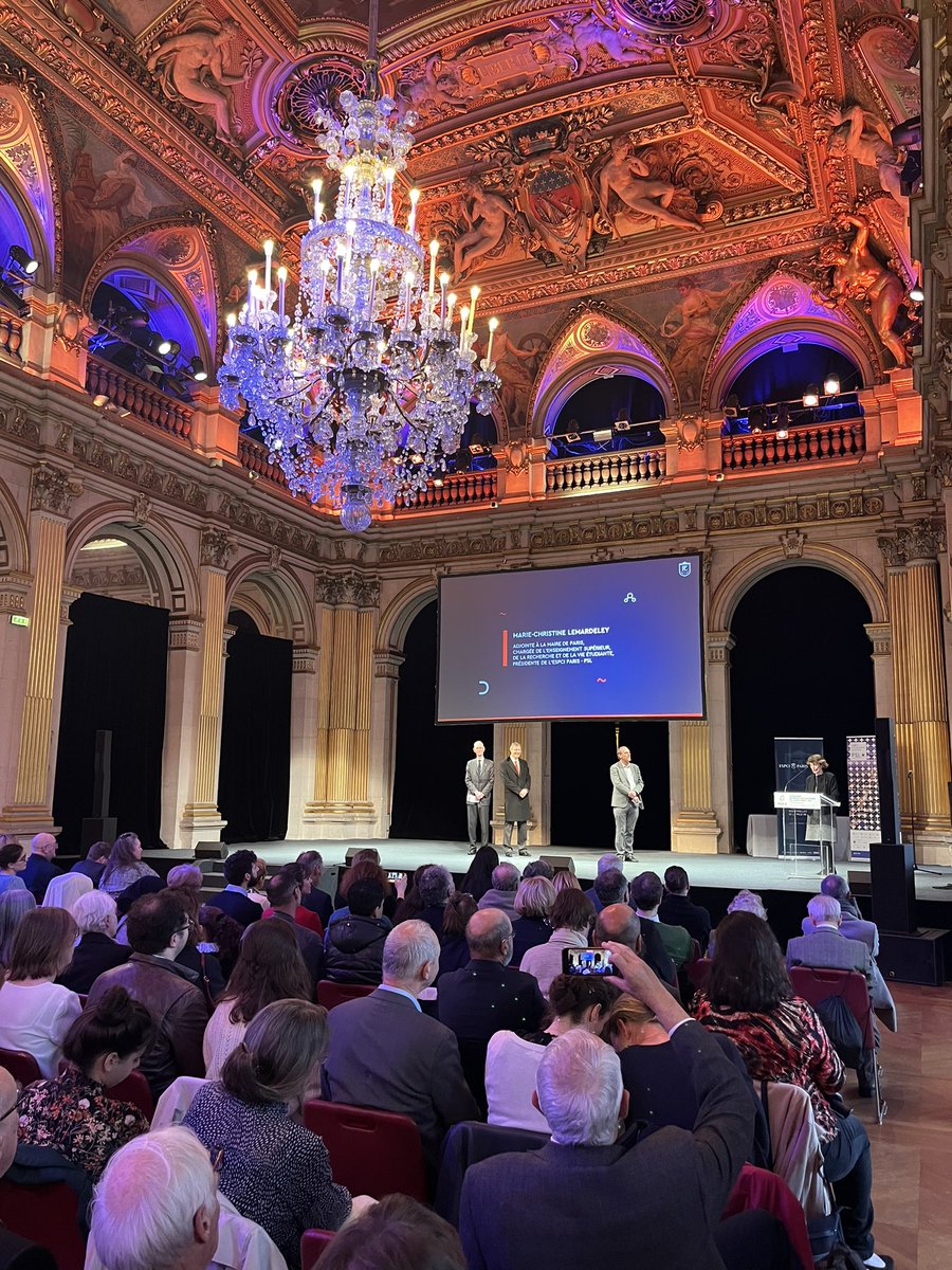 MCLemardeley's tweet photo. Je me réjouis d’accueillir à l’Hôtel de Ville les diplômé⸱e⸱s des écoles d’ingénieur⸱e⸱s de la Ville de @Paris l’@ESPCI_Paris et l’@eivp_paris🎓
Félicitations pour ces belles années d’études en sciences et en génie urbain, nos meilleurs vœux pour la suite🎉🔬🏙️ https://t.co/4jlCiZlSHE