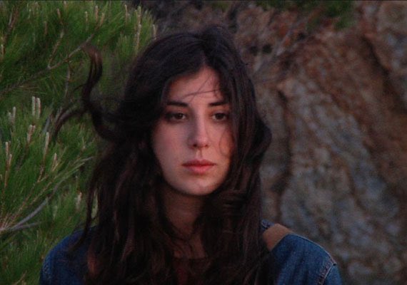 ‘Les amigues de l'Àgata’ describe ese momento donde las amistades del cole se van alejando por que tu mundo se abre, universidad, nueva gente, otros ambientes. Y ser consciente del final de una etapa que ya no podrás recuperar es algo doloroso.