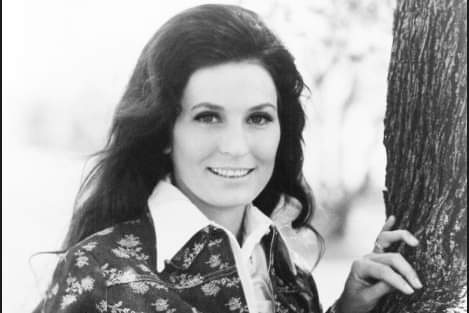 Happy Birthday to the late great singer & songwriter Loretta Lynn. 