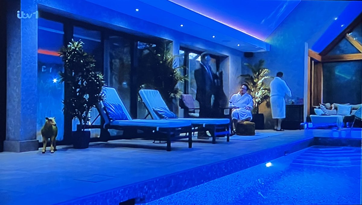 That scene was cheesy as shit but I LOVED it. 🙈

#corrie #coronationstreet