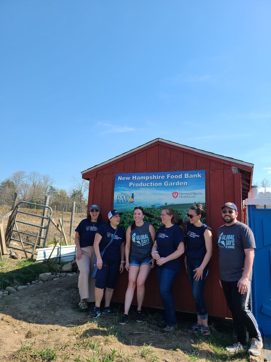 AarronDupuis's tweet photo. Another great @SNHU #GlobalDaysofService! Had over 25 volunteers come and serve at the NH Food Bank Production Garden! https://t.co/uMxfGgVMBF