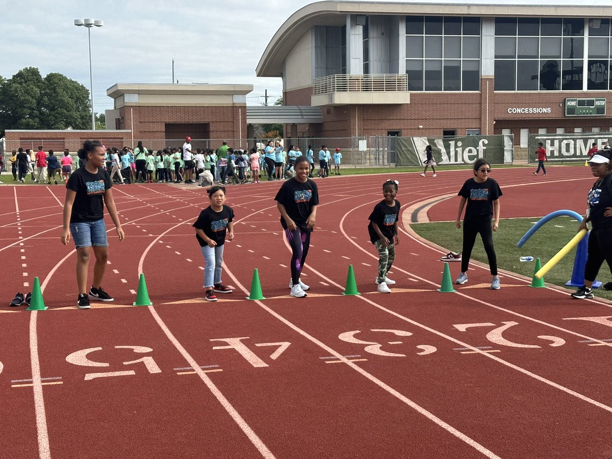 lnscott5's tweet photo. FIELD DAY WAS EPIC!!! ☺️🔥🔥Today was definitely a day to remember. We shared lots of laughs and created new memories forever!! ♥️♥️♥️♥️♥️ @ExplorersCol #CAMPCollins https://t.co/hHhuIIFIAY