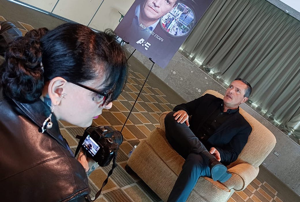 SandymoonDCS's tweet photo. Tuve la fortuna de estar en mesa redonda de entrevistas con @franciscozea previo al estreno
el 19 abril 9 pm de la temporada 4 de #CamAlert captura exitosa por @AELatam https://t.co/AigUquSdnz
@S2CyMKT #serie #sandymoon #rt https://t.co/HRbLGuXqUQ