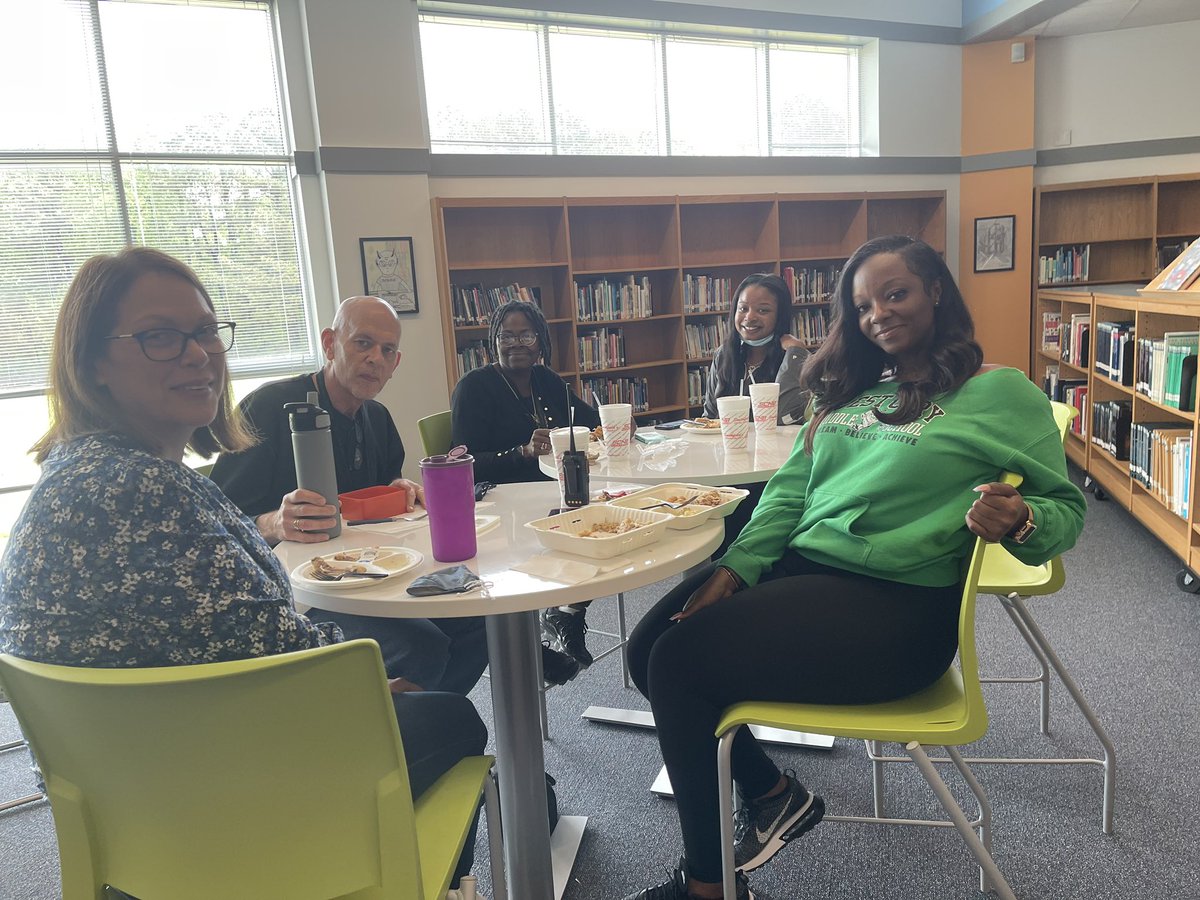 wcmsAPpeoples's tweet image. Food &amp;amp; fellowship to end the week!  TY to our Custodian, Student Services and Front Office Staff, SRO, Int. Specialist, and Media Coordinator for celebrating us for #apweek23 

Thank you to our teachers who stepped in for lunch duty so we could enjoy✨ #wcmsmakeithappen2023
