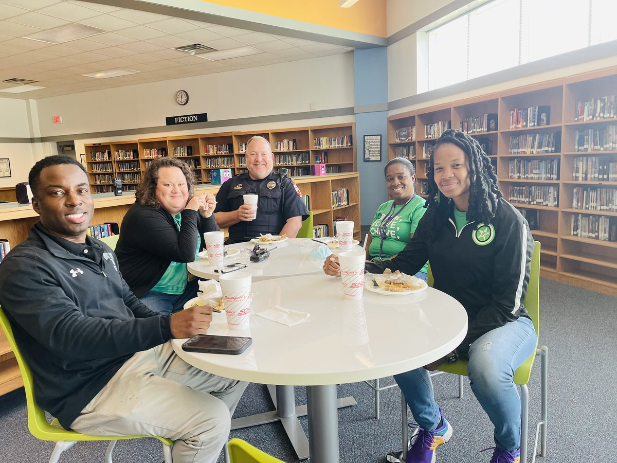 wcmsAPpeoples's tweet image. Food &amp;amp; fellowship to end the week!  TY to our Custodian, Student Services and Front Office Staff, SRO, Int. Specialist, and Media Coordinator for celebrating us for #apweek23 

Thank you to our teachers who stepped in for lunch duty so we could enjoy✨ #wcmsmakeithappen2023