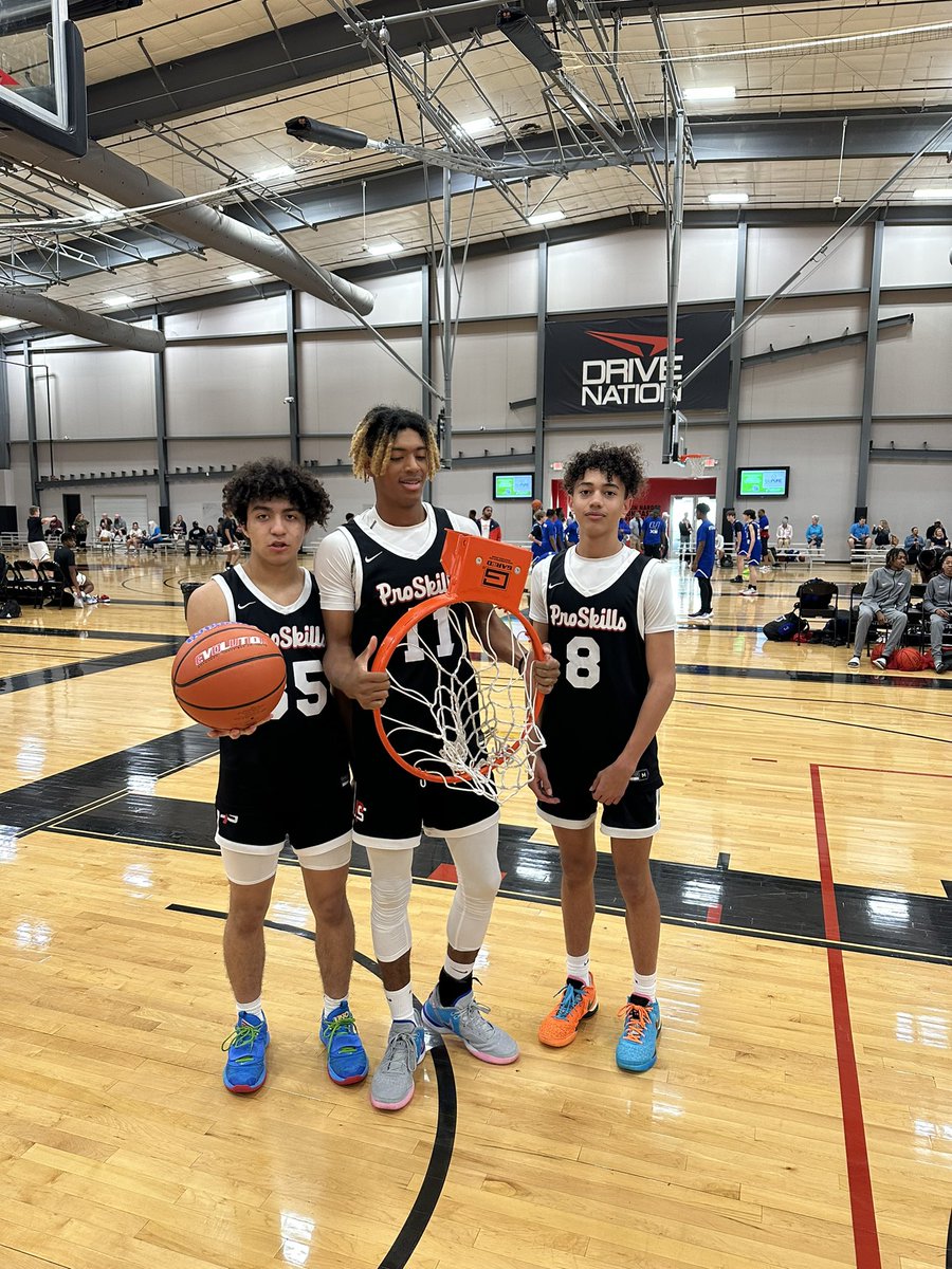 Bringing home hardware already <a href="/CoachRizo/">Fernie Rizo</a> up in Dallas
@ProSkillsSATX <a href="/SSports_Media/">Super Sports Media</a> <a href="/DaveWMiller/">Coach Dave Miller</a> <a href="/coachwest92/">Coach West</a> <a href="/APhippsNBA/">Andrew Phipps</a> <a href="/devinbrown933/">Devin brown</a> @SS_Media_Chad @CoachCB210