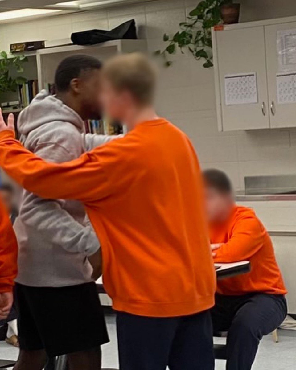 KernProbation's tweet photo. On March 19, 2023, New York Jets (@nyjets) Cornerback DJ Reed (@D7_Reed) spoke to youth in the high security units at the Youth Detention Center.  He provided them with words of encouragement and insight into his life story and discussed his time spent at YDC as a juvenile. https://t.co/B3y5VGUfC2