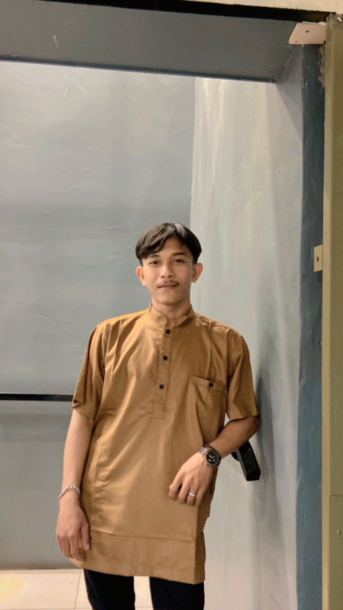 IntanAz57681463's tweet photo. Hai kenalin, ini pacar aku namanya Muhammad Rifan Maulana. Bagus banget kan namanya? Iyaa, seperti orangnya. Dia satu satunya orang yang ngetreat aku lebih dari apapun. Aku bahagia bersama dia, gak tau kalau dia. Mungkin takdir dia bertemu denganku hal yang baik. https://t.co/Qq6YcSepK5