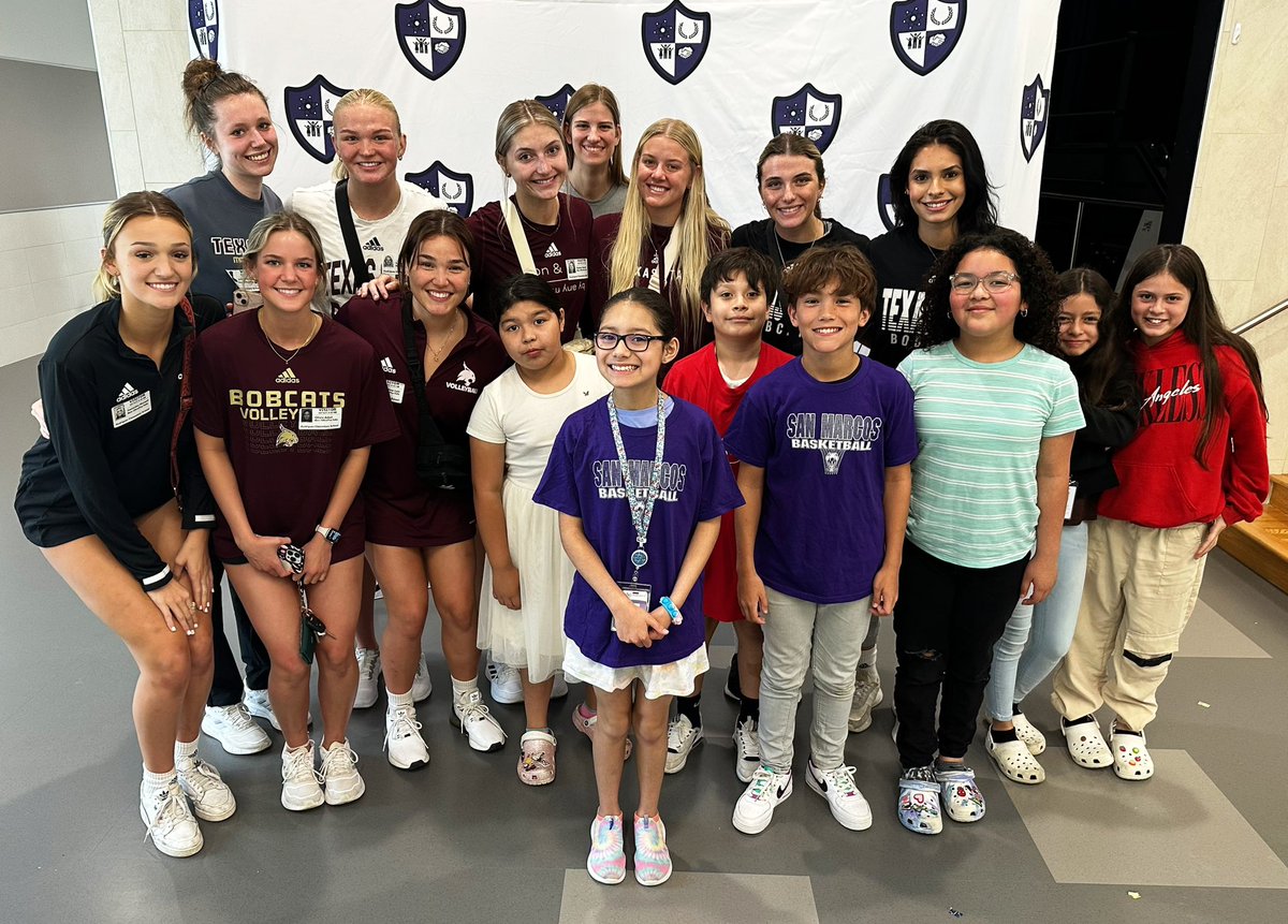 SMCISD_Rod's tweet photo. We ended our week with a 🌟STAAR Pep Rally🌟 for our Knights and they brought the energy! Huge shout out to our teachers &amp; students and thanks to everyone who showed up to share words of encouragement to ensure they all go into the next weeks with CONFIDENCE! 🙌🏽💪🏽

#TheKnightWay https://t.co/Z8vjrr07Bb