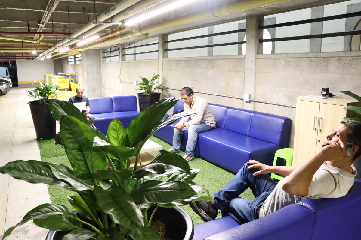 TaxCoopebombas's tweet photo. 📍🚖| En tu visita a @LaCentralCC toma tu TAXI seguro, fácil y rápido en el sótano 1, tenemos una SALA VIP de espera diseñada para ti. 

✅Conductores amables
✅Servicio personalizado
✅Tarifas justas y reguladas
✅Trazabilidad del servicio 

¡Te esperamos!

#taxi #medellin https://t.co/nIgxfs2Avc
