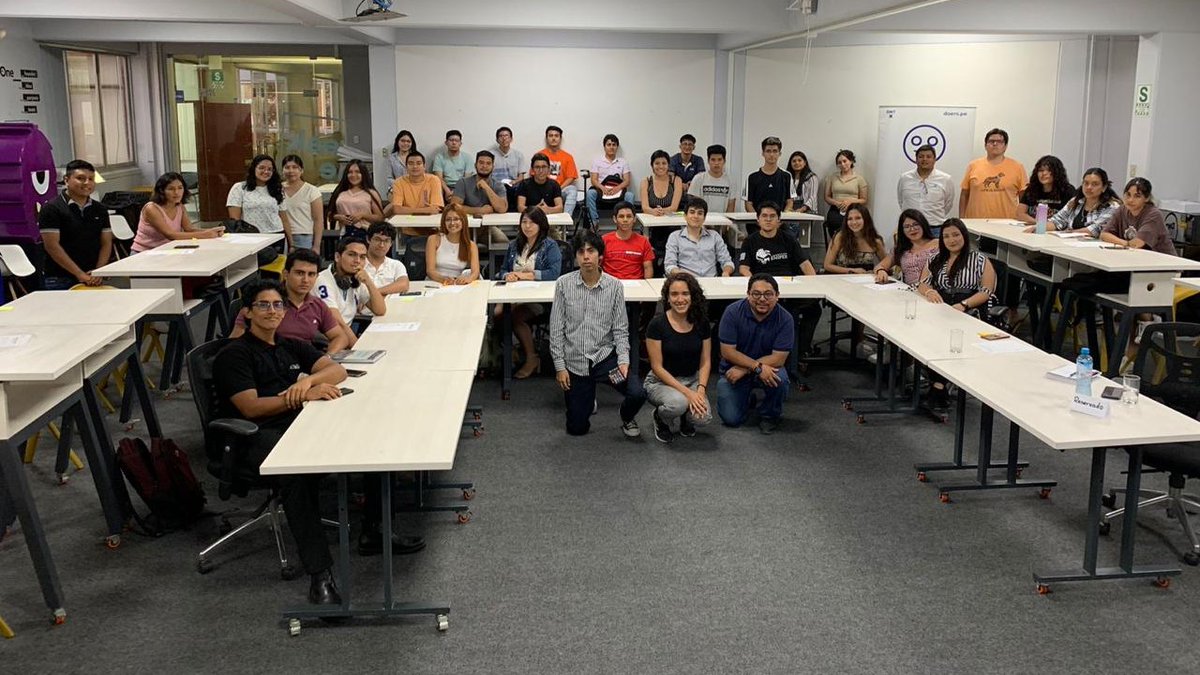 hubinnovacionpe's tweet photo. 📣 ¡Culminamos la semana de activación de #PERUMINHub en la Universidad Privada Antenor Orrego!
🙋♂️ Agradecemos a los jóvenes innovadores por su interés en proponer soluciones a los grandes desafíos del sector minero.
🌐 Conoce nuestros próximos destinos en https://t.co/pyWHpp3XlL https://t.co/eWwn12PgQe