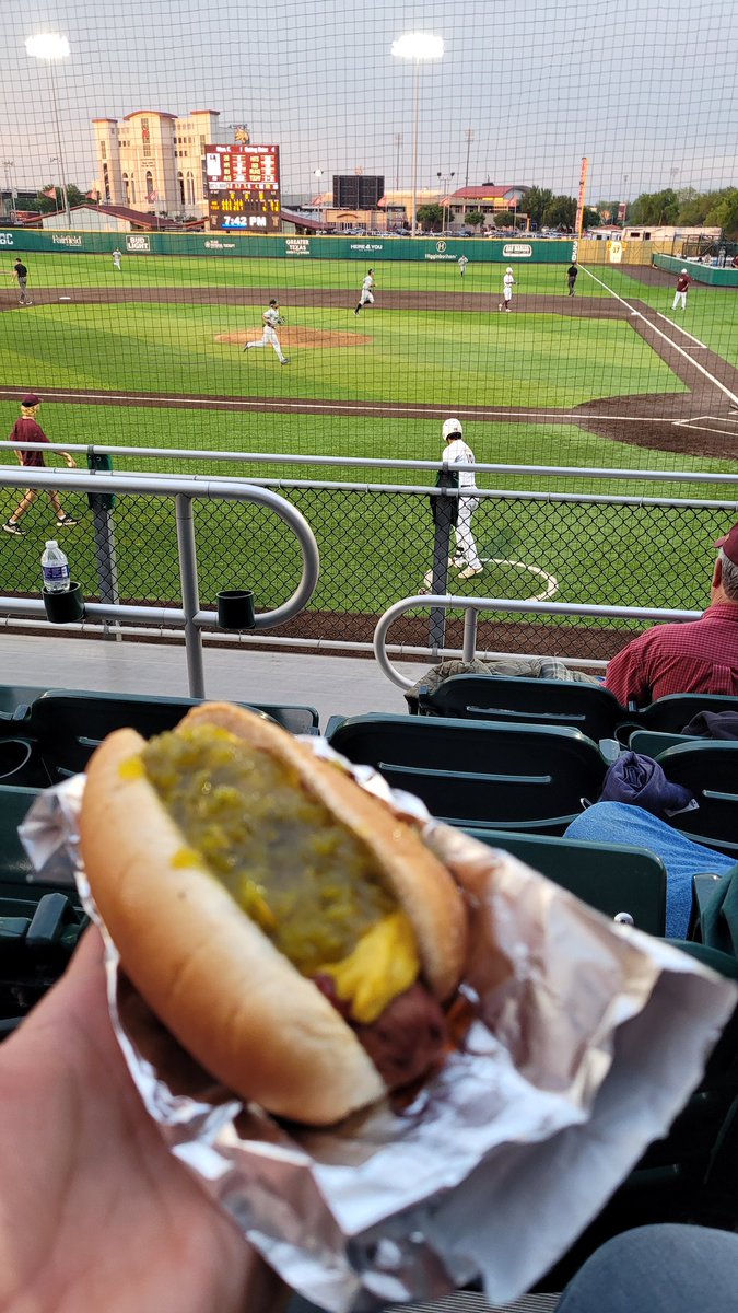 samborghini7's tweet photo. Hard to beat $1 dog night at @TxStateBaseball with a little faculty-staff appreciation mixed in. #4in #ilovehotdogs #andbaseball #andTXST https://t.co/cytGHTMTUU