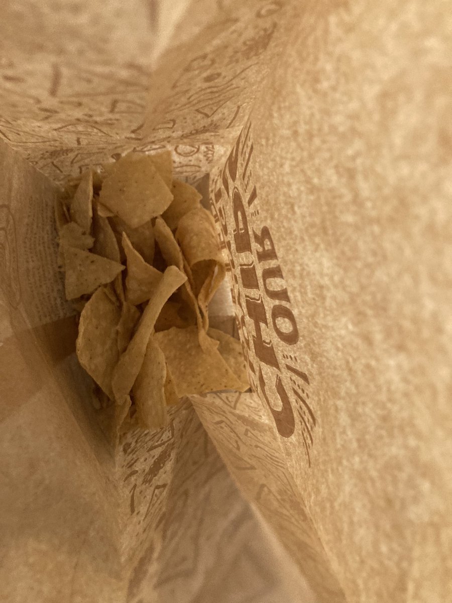Krista_Sanders's tweet photo. @ChipotleTweets - pretty shitty to get a bag of chips home with 5 not broken and max a handful in there https://t.co/6rpZaK5drp