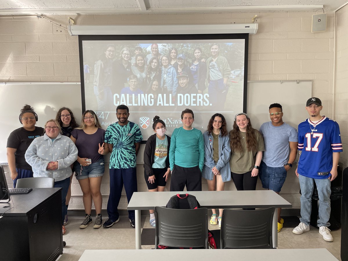 MaddogStrong's tweet photo. Saint Xavier University (Chicago) students celebrates Blue and Green Day along with the Students for H.O.P.E. Chapter by wearing blue and green and promoting organ donation as part of National Donate Life Month #donatelifemonth #studentsforhope #maddogstrong https://t.co/npb5dTrvtc