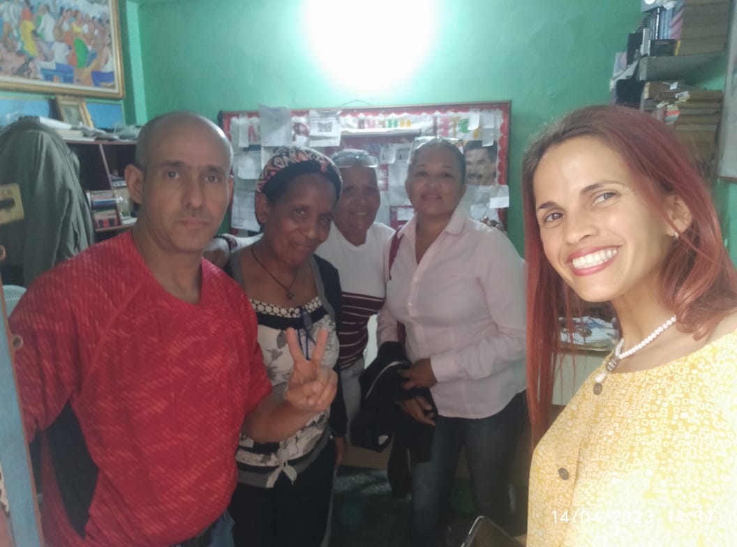 Excelente reunión con la camarada Erika Mendez del ministerio de la comuna para el fortalecimiento de la Contraloría Social en las comunas consejos comunales junto a la Contraloría Social Nacional Luchadores de la Patria