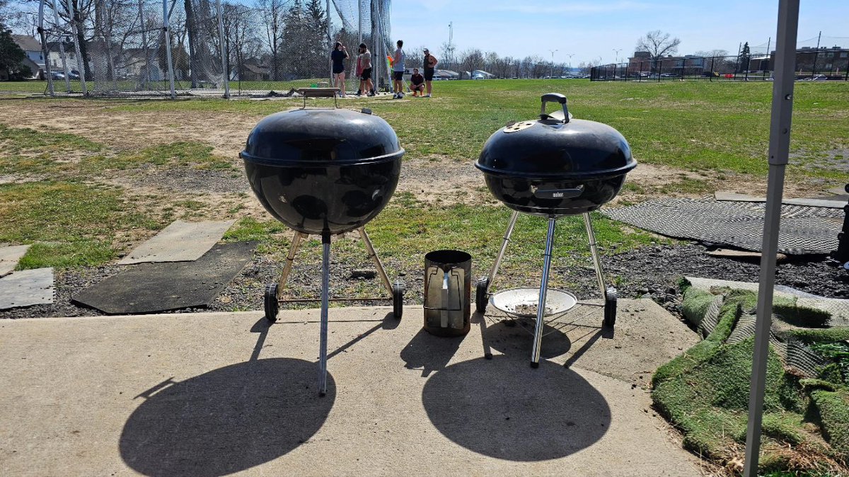 ThrowsCoachJim's tweet photo. 90° in April?
.
#UTICAthrows
#webergrills
#teambonding https://t.co/KjUQqPJJfc
