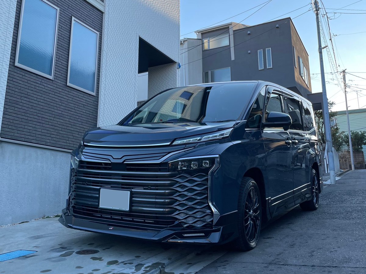 teach4future's tweet photo. 洗車すると大体翌日雨。人柱かい。

#ヴォクシー
#洗車 https://t.co/sa4nkkaZlj