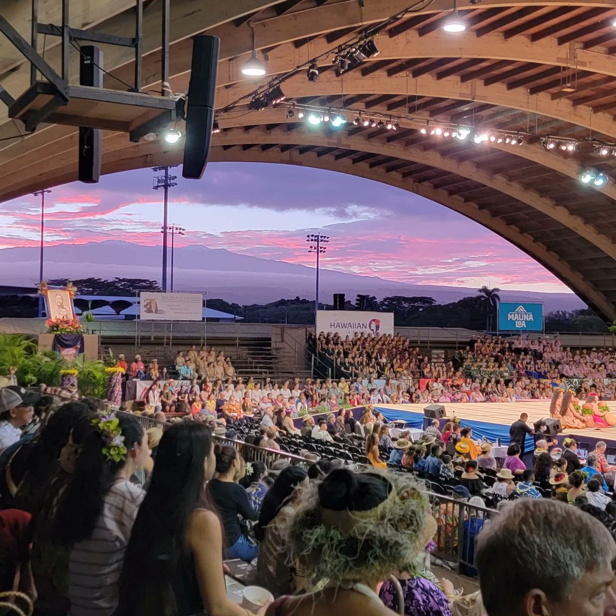 lanihuli's tweet photo. Gorgeous sunset reflects amazing #MissAlohaHula night @merriemonarchHI these are the real colors!! 😍 https://t.co/xhbri3GBjO