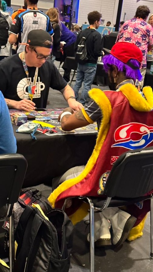 FlexDaddy ʷⁱᵗʰ ᵍʳᵉʸ ᶠᵉˡᵗ ʰᵃᵗ tweet media