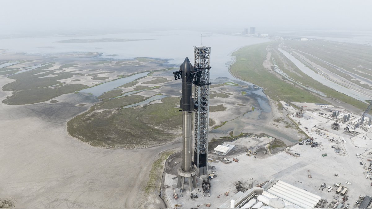 SpXenFR's tweet photo. La FAA a émis une licence de vol pour le vol orbital de #Starship 🥳

La fenêtre de tir ouvre lundi 17 de 14h à 16h30 (heure de Paris) 🔥🔥 https://t.co/6erB4wECZM