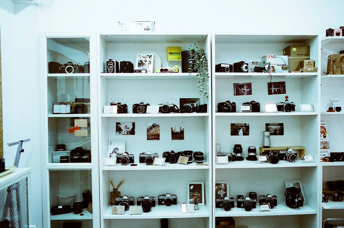 lomography's tweet photo. Lomography has partners all over the world to help serve your analogue needs. If you're from Hong Kong then it's your lucky day! We're featuring our Sai Wan-based Celia and Richin of YatGyun in today's installment of #LomographyPartners. https://t.co/r2clEFpXK4 https://t.co/QD7hKDB62c