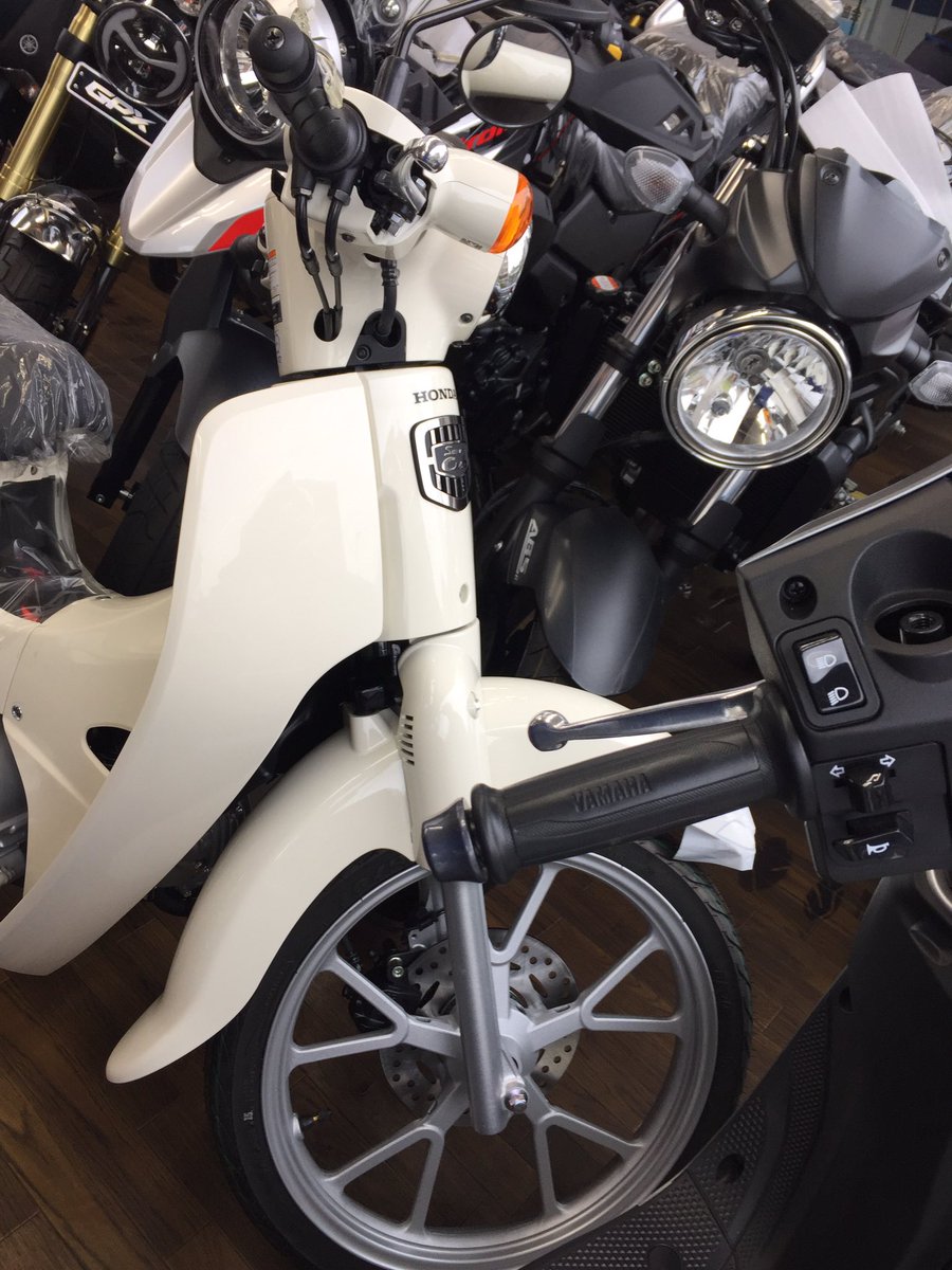 autoshopyamanak's tweet photo. みなさんこんにちは🌈

HONDA
Super Cub 110 (2023年最新モデル)

1台のみ在庫あります!👏
カラーはクラシカルホワイトになります！😊

ご興味ある方はご連絡
ご来店をお待ちしております💁‍♂️✨ https://t.co/qpdA8S4yfZ