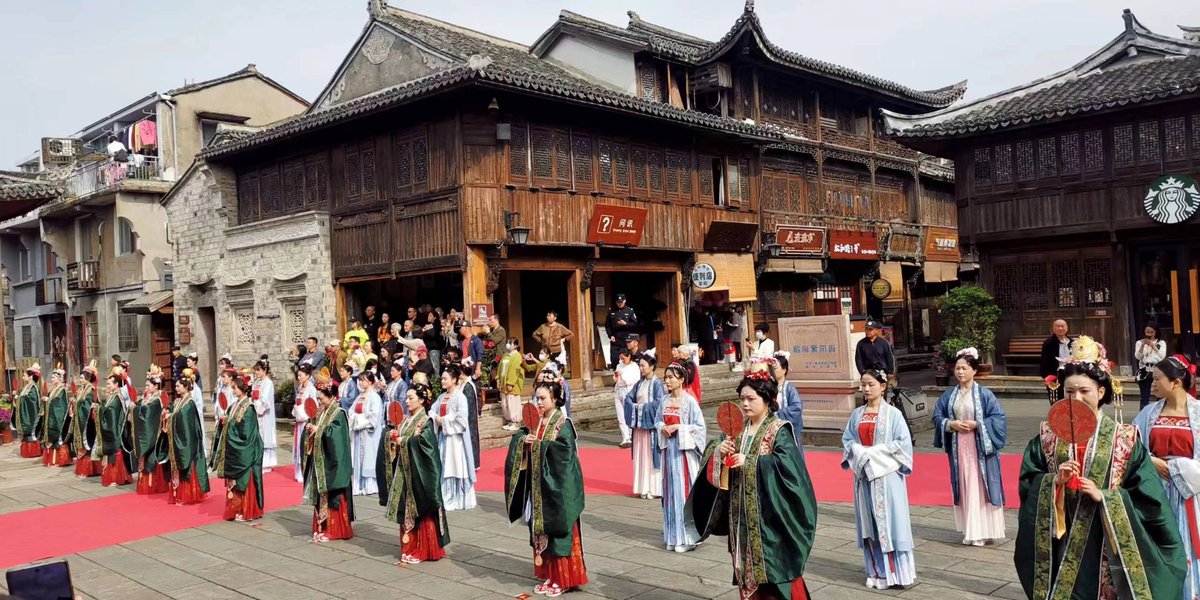 wanggui1125's tweet photo. Chinese Classical Collective Wedding 台州府城的宋代集体婚礼 #China https://t.co/tY6VLX3Dhe