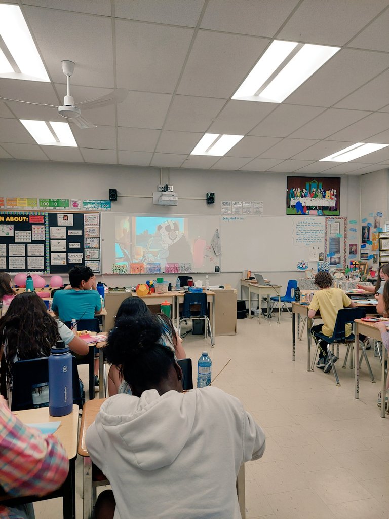 Wrapped up a busy week with a relaxing art class. 🎨 It was nice having some #CatholicLofi playing in the background. Can't wait to see the artwork these talented Grade 7 students produce!

#vibeswithaquinas

youtube.com/live/FbsO3bgyH…