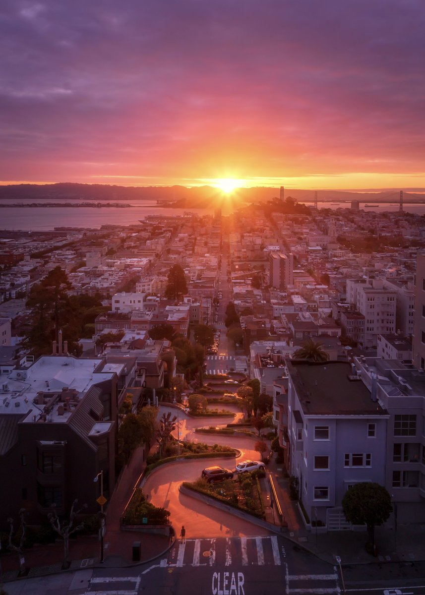 Lombard Burst.
•
#bay_shooters #citykillerz #shotzdelight #heatercentral #killyourcity #streetsgrammer #moody_tones #moodygrams #nowrongwaysf #leagueoflenses #sanfranciscocity #gramslayers #urbanromantix #sf_insta #artofvisuals #urbanandstreet #visualambassadors #igtones…