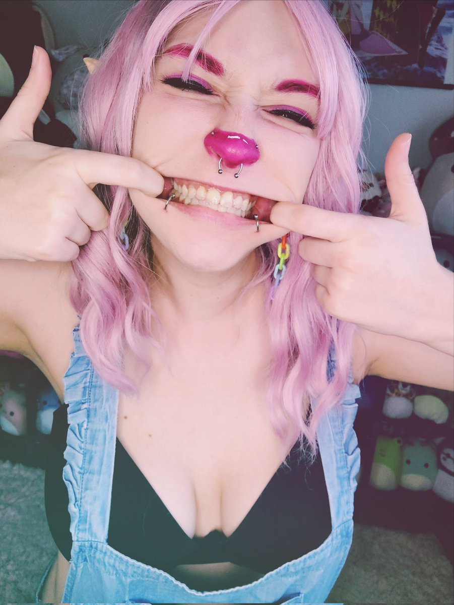 cupcakedclown's tweet photo. remember to smile 🤪 https://t.co/g3H2dvvMya