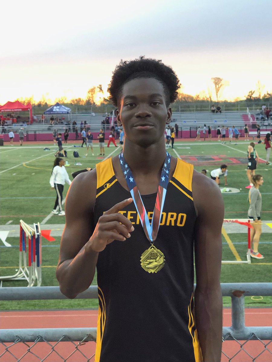 Eben Affainie won big at the Upper Dublin Invitational! He took home the gold for the 110m high hurdles and ran a meet record!!!!!! He is now qualified for Districts 🥇

#BucPride