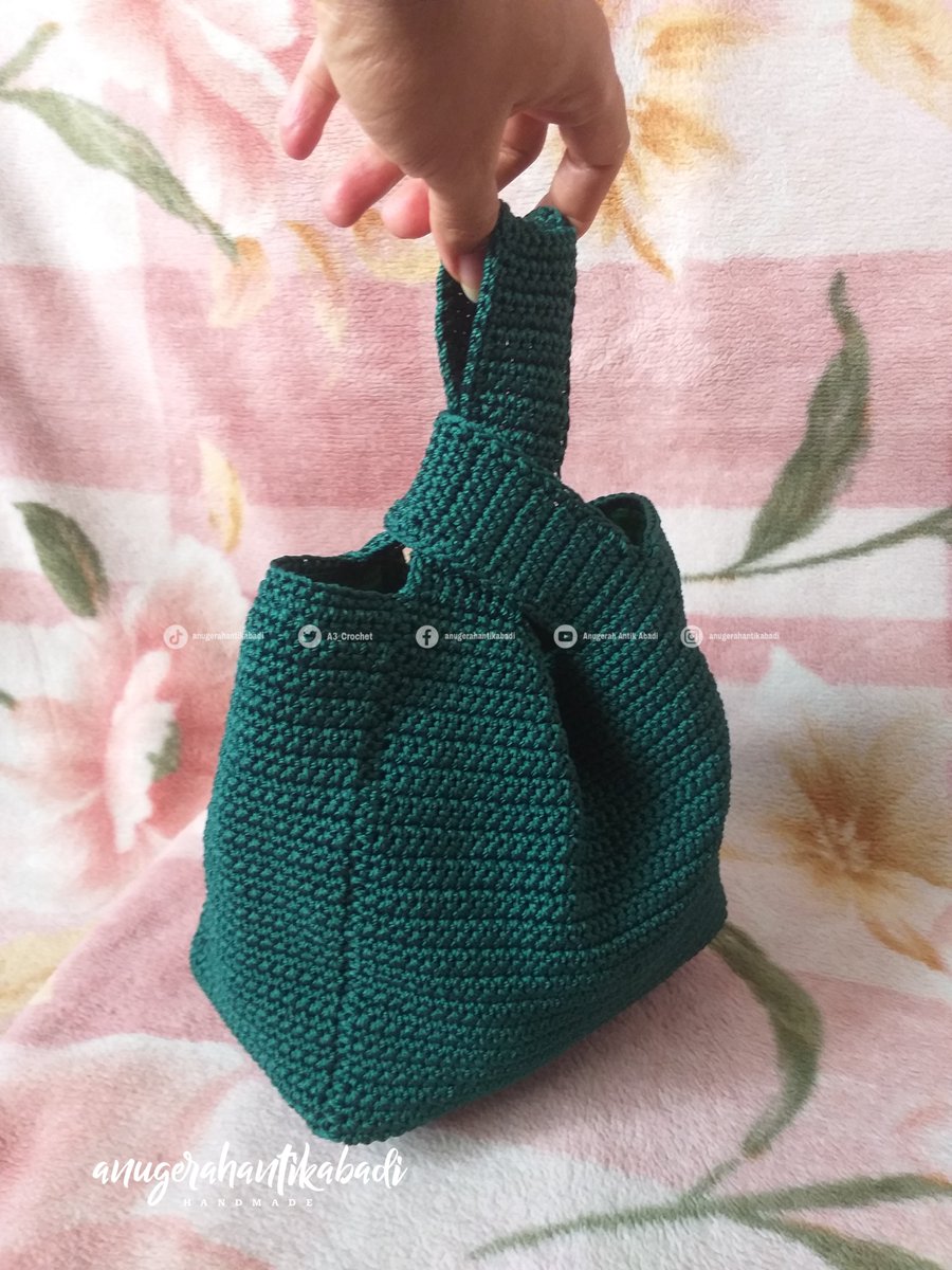 A3_Crochet's tweet photo. Alhamdulillah..done
Terima kasih Bund custom Knot Bag nya , project knotbag kedua pesanan Bunda
Cuszz..zz to Cikarang Barylu
Dim : 20x10x20cm
Mat : Polyester
#tasrajut
#knotbag
#tasrajutknotbag
#tasrajutpolyester
#madebyorder
#handmade
#anugerahantikabadi
#UMKMIndonesia https://t.co/qxtvr7Z7Ui