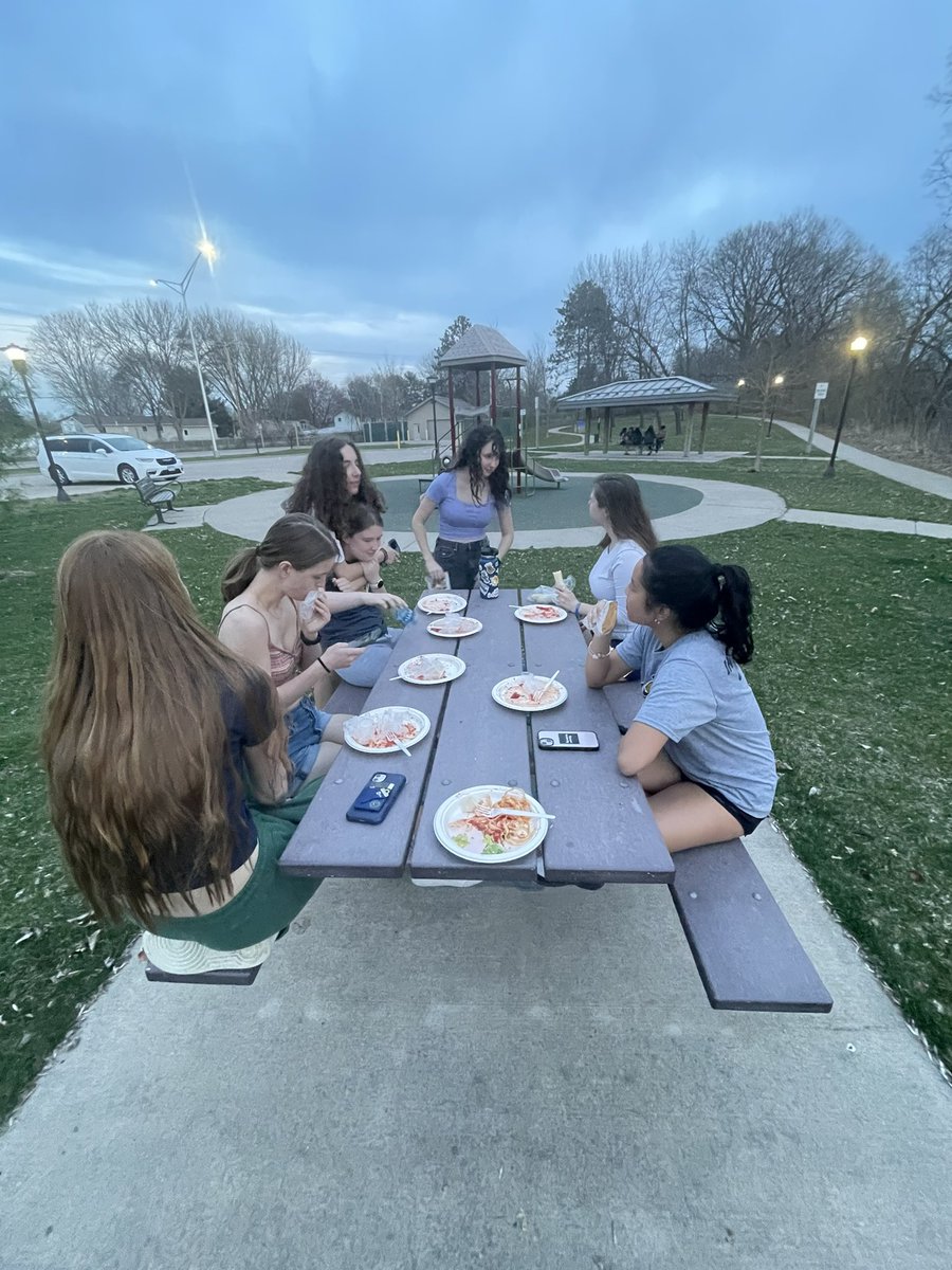 NovaMoreThanOK's tweet photo. Had 2️⃣ 🛑 in 🥍 4️⃣ 🍝 #carboload #feastin #gains #bonapp #peptobismolsauce #coldpastawarmsalad https://t.co/AaHS63CYwo