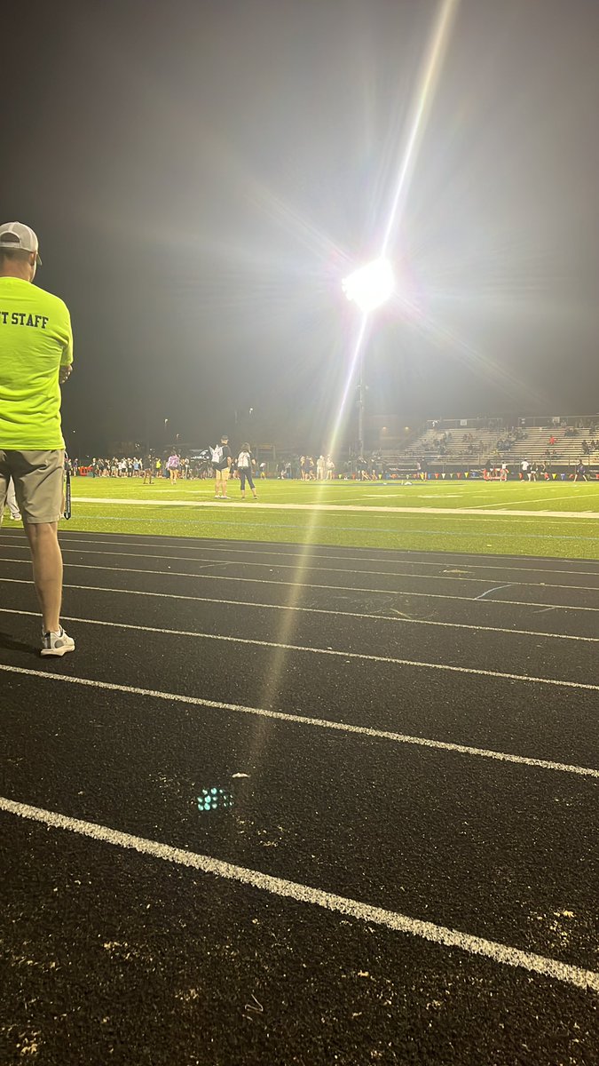 MsRuhlandSC's tweet photo. Track season is my favorite… even more so when I can wear a tank top and shorts ☀️😎🏃🏽‍♀️ https://t.co/cGepdgxY5B