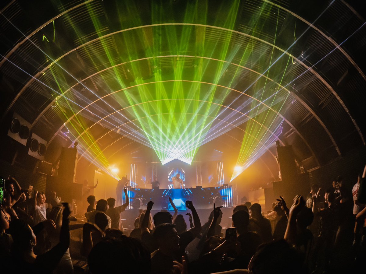 bigmoomusic's tweet photo. SICKMODE WAS FKN SCENIC 🔥😤🤢

10/10 night, thank you to Shokk Events for having me and to everyone who came and partied with us! Your energy was outta this world! ⚡️⚡️⚡️

Now… I just need to figure out how to get the crowd to wave their lights in the same direction as me 😂 https://t.co/U0xuq2eBui