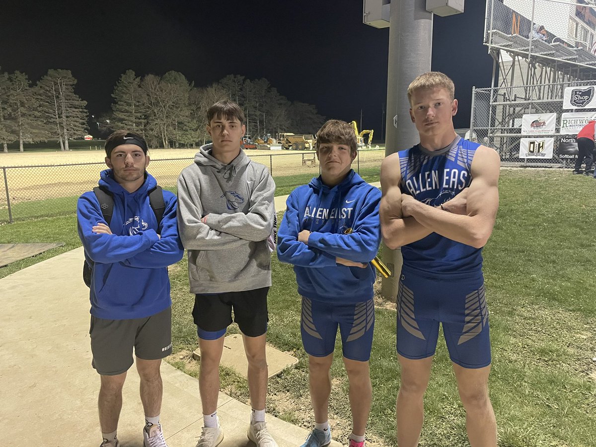 AllenEastTF's tweet photo. Seniors only. 4x4 locked in. https://t.co/oRiNdYvaNM