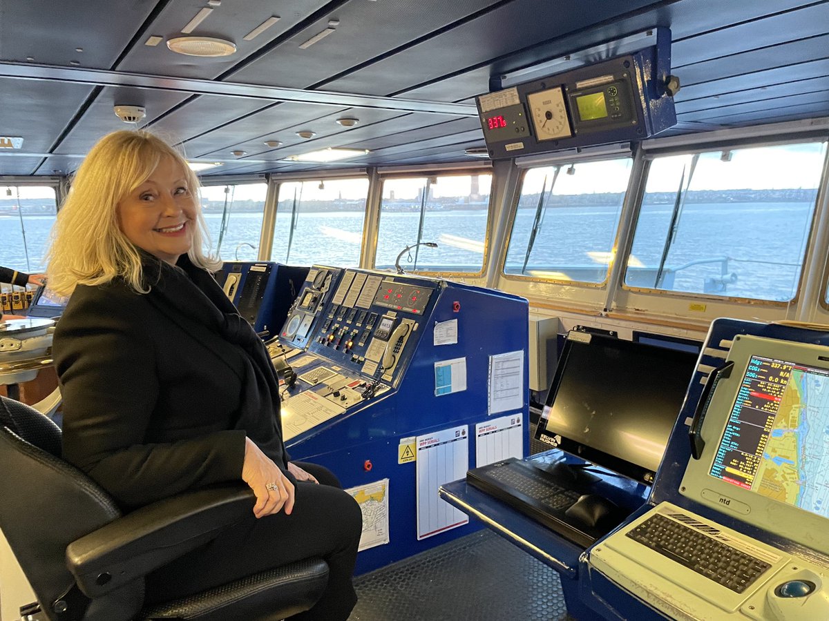HS_Merseyside's tweet photo. Thank you @hms_mersey a terrific opportunity to visit during your stay in #Liverpool @RoyalNavy Captain Mitchell @StHelensMayor @CllrJeffGreen #onthebridge @SimoneRoche #FreedomoftheBorough #Sefton https://t.co/AfKksPHQFT