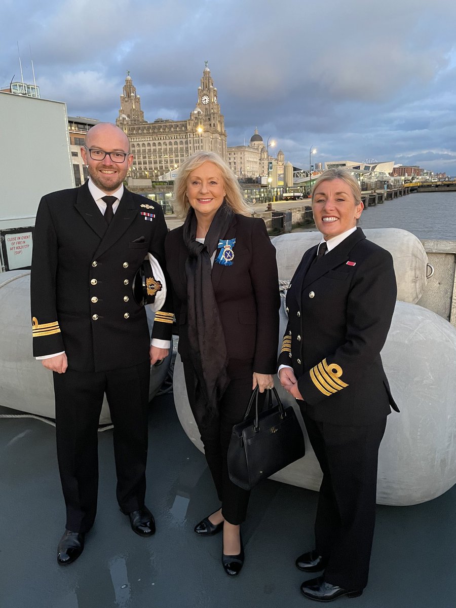HS_Merseyside's tweet photo. Thank you @hms_mersey a terrific opportunity to visit during your stay in #Liverpool @RoyalNavy Captain Mitchell @StHelensMayor @CllrJeffGreen #onthebridge @SimoneRoche #FreedomoftheBorough #Sefton https://t.co/AfKksPHQFT