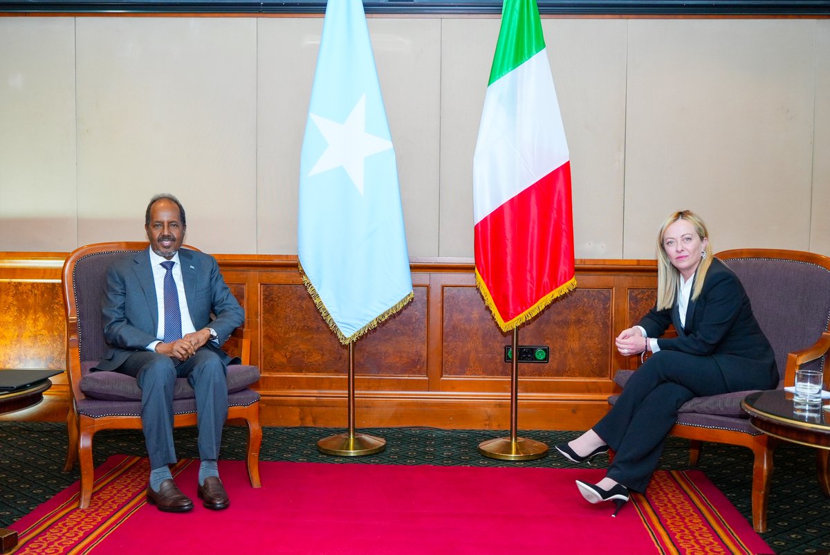 TheVillaSomalia's tweet image. During his two-day working visit to Addis Ababa, Ethiopia, H.E President @HassanSMohamud met with Italian PM @GiorgiaMeloni. They discussed the latest developments in Somalia's security and Italy's support for post-al-Shabab reconstruction, stabilization, and debt relief efforts.