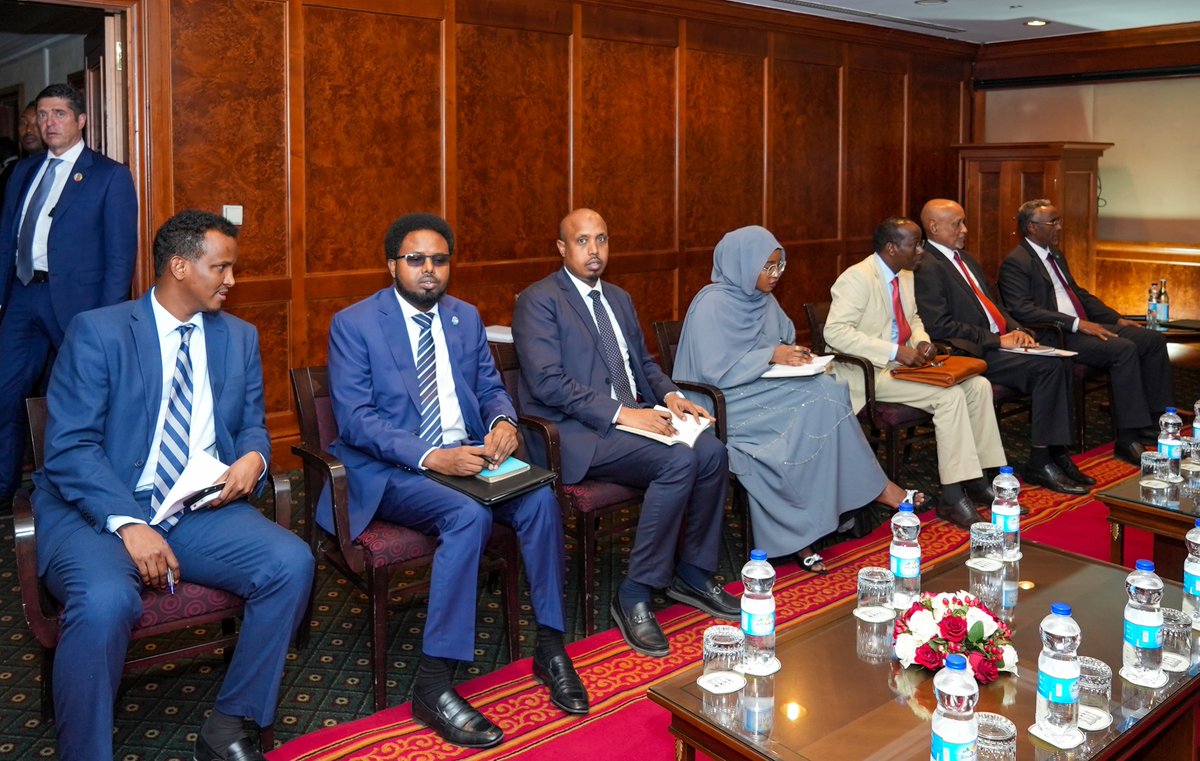 TheVillaSomalia's tweet image. During his two-day working visit to Addis Ababa, Ethiopia, H.E President @HassanSMohamud met with Italian PM @GiorgiaMeloni. They discussed the latest developments in Somalia's security and Italy's support for post-al-Shabab reconstruction, stabilization, and debt relief efforts.