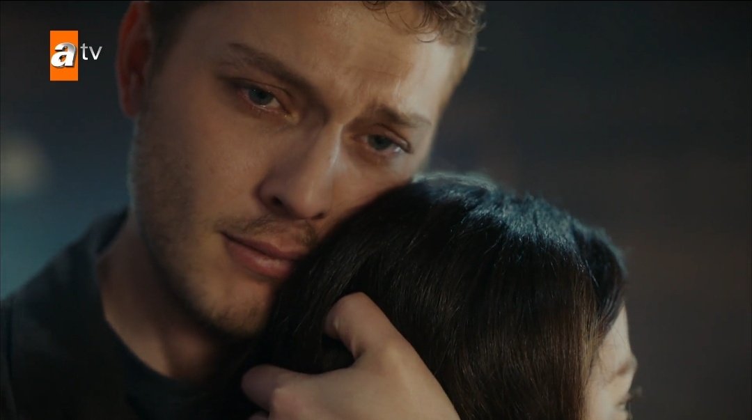 -Gulayse, bana söz ver
+söz.
-daha neye söz verdigini bilmiyon
+fark eder mi ? bilsem de bilmesem de sana hep söz...
Çok güzeller ama 🥹🤍🫶
#ateskusları #gülbar