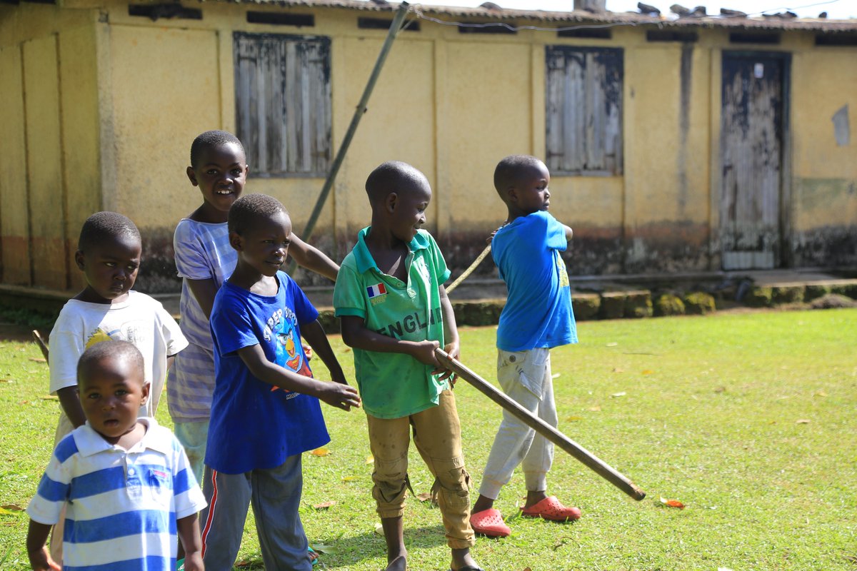 AfriyeaGolf's tweet photo. Its truly inspiring to witness the incredible strides we are making & the amazing process we have achieved in fulfilling our mission. In the photo displayed are some of the kids whom Isaiah introduced to golf 3 years ago.
#schoolgolf #communitygolf #3yearsAgo #kidsgolf #golf https://t.co/hT1rP7uNck