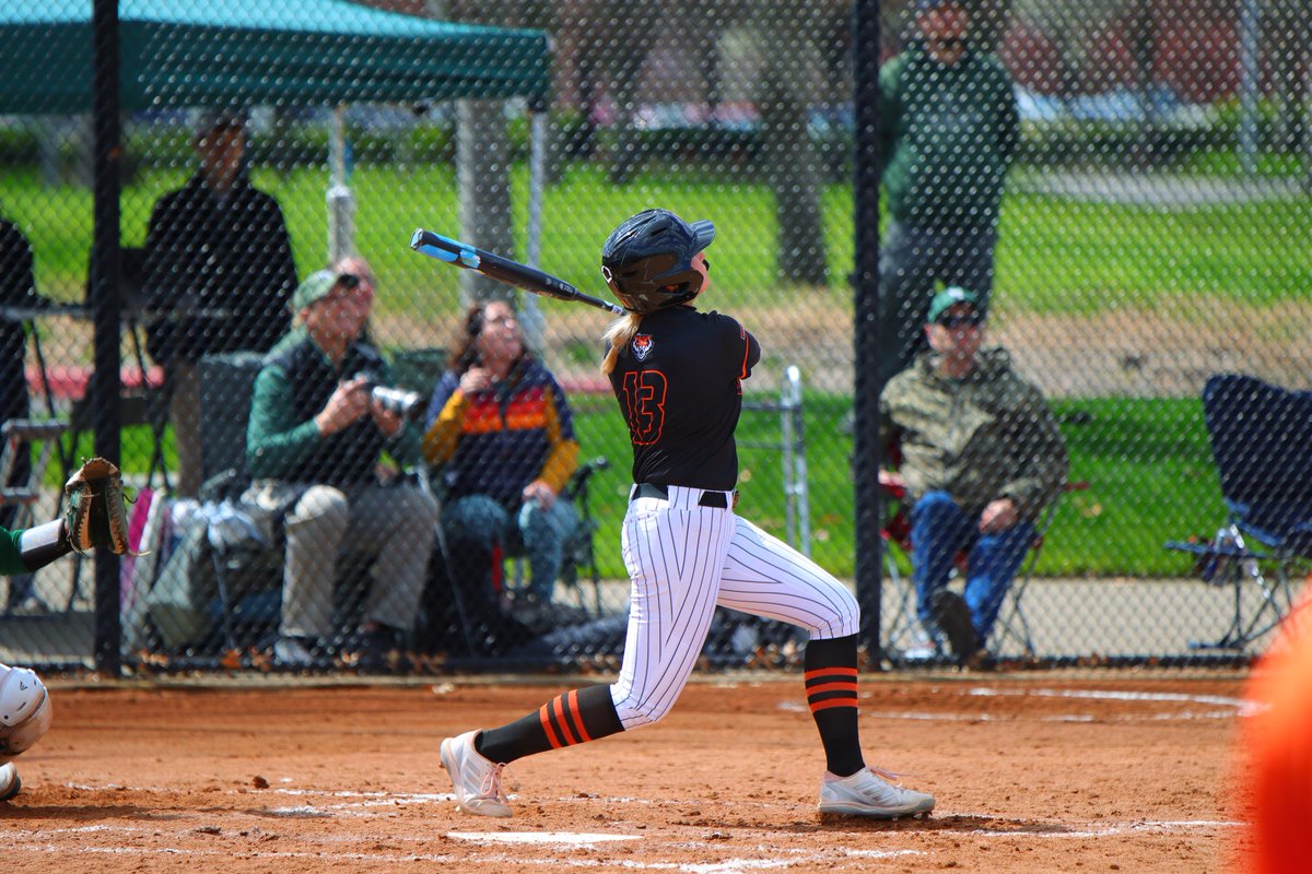HOME RUN BENGALS!!!

Kennedy wins the 1️⃣4️⃣ pitch battle and knocks it out-of the park!!

ISU 2 - PSU 2 in the 2nd

#RoarBengalsRoar