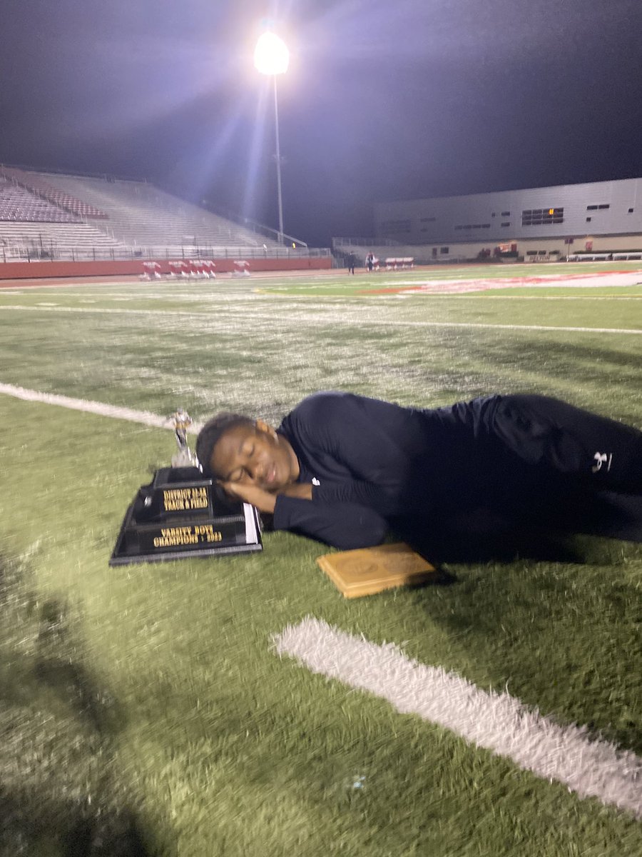 Malik_Esquerra's tweet photo. Track &amp; Field 2023 District Champs!! #ihurdle #speedkillz⚡️#shoespeed🐺
110 hurdles:🥇
300 hurdles:🥇
4x400:🥇 
@ShoeWolfPack @Alijawon2 @Richard37372548 @coachrlocks @AKing_Evals @shoemakertrack https://t.co/11cx8XLLOk