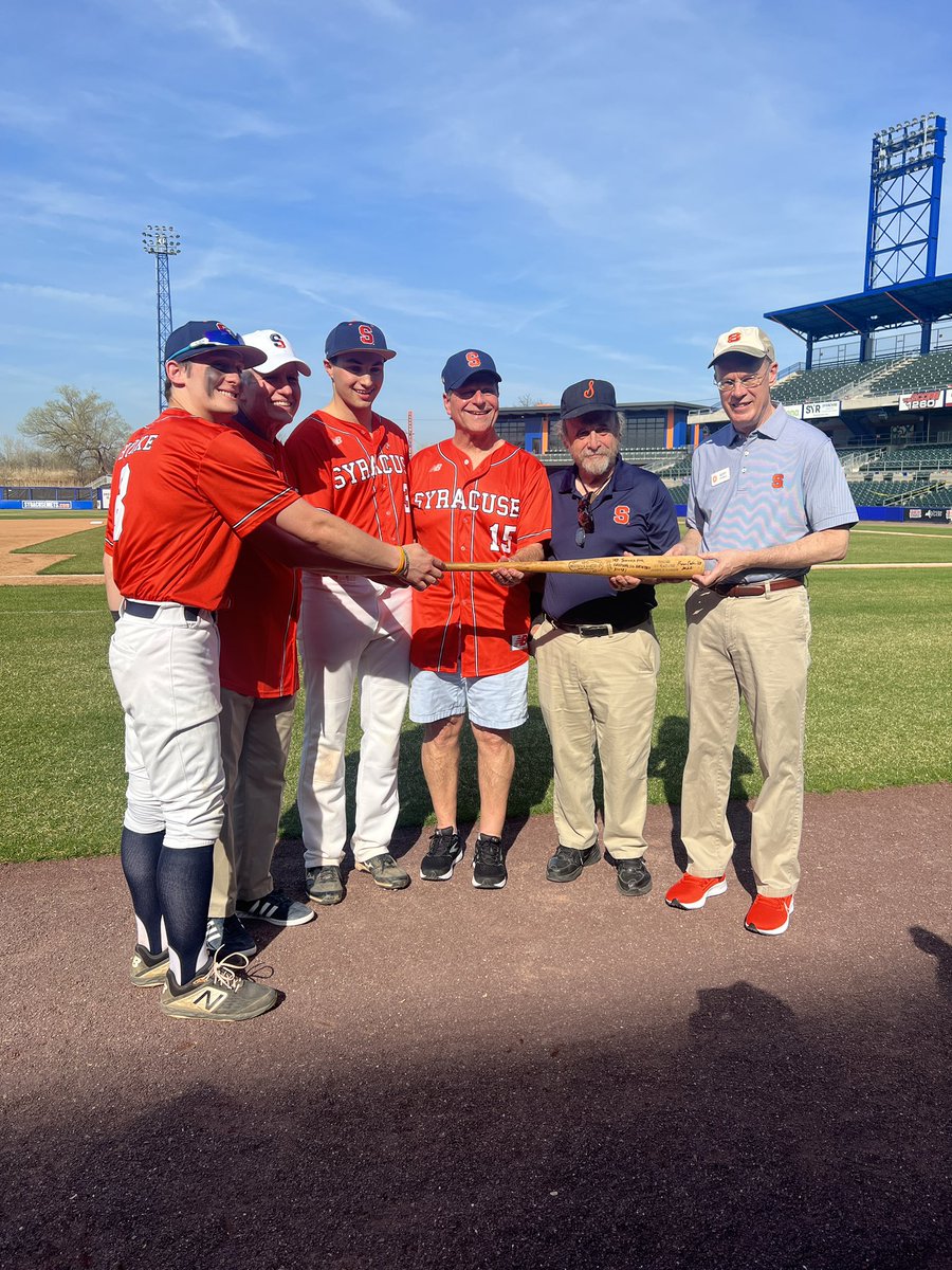 SyracuseMets's tweet photo. Syracuse University Club Baseball is here celebrating their seniors with a double-header vs. Binghamton! #goorange 🧡⚾️ https://t.co/en3sfaWFnl