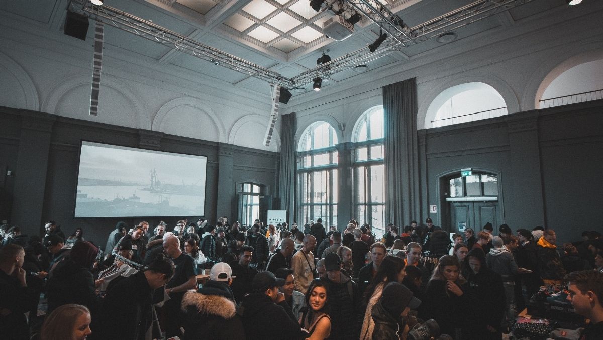 HiHello's tweet image. #Networking shouldn't be transactional. Learn how to create meaningful business relationships to make the most of your networking connections. buff.ly/3mwEWW4