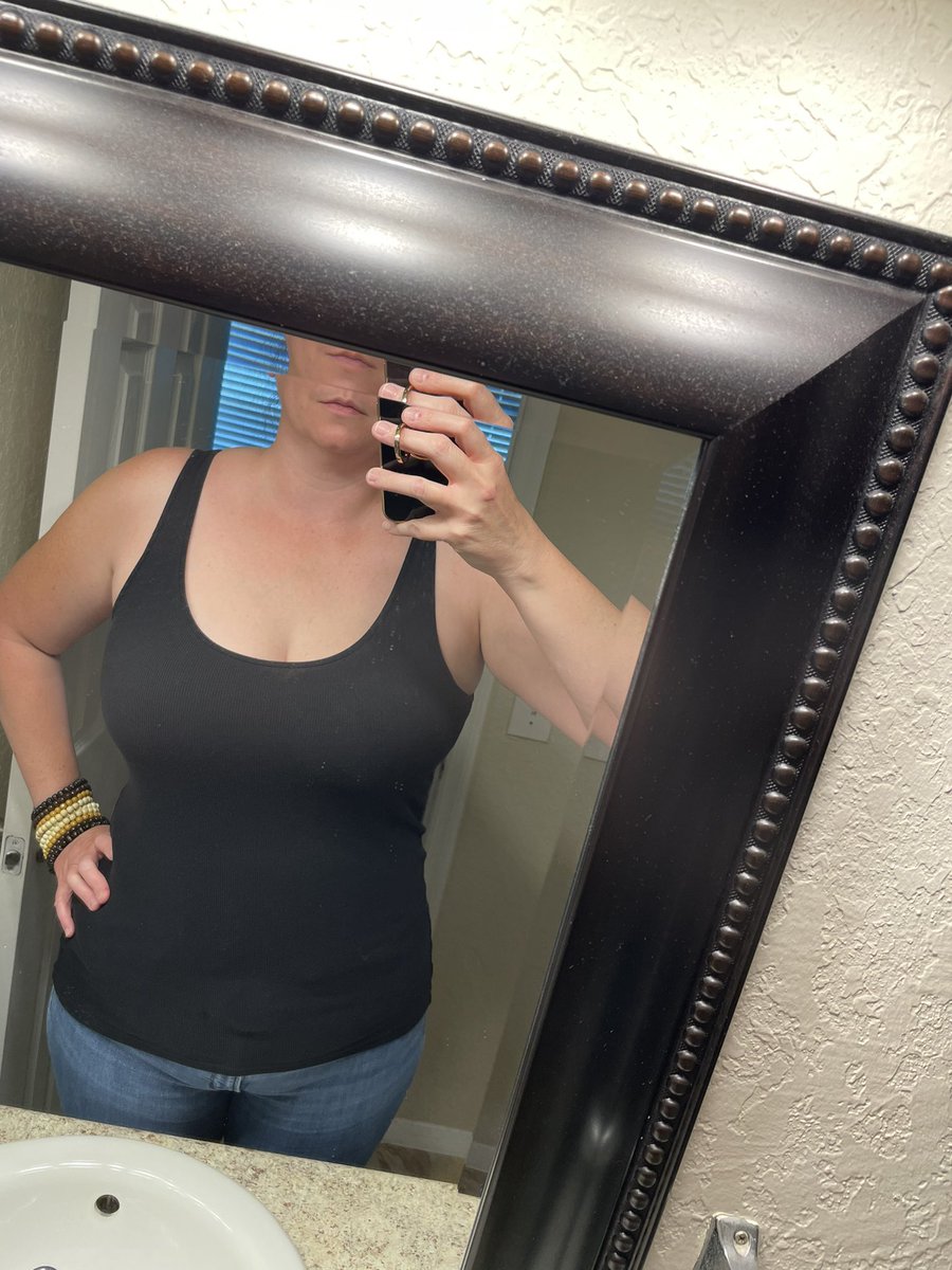 Mama_Jenni85's tweet image. My POV whenever I look in the mirror #TallPeopleProblems