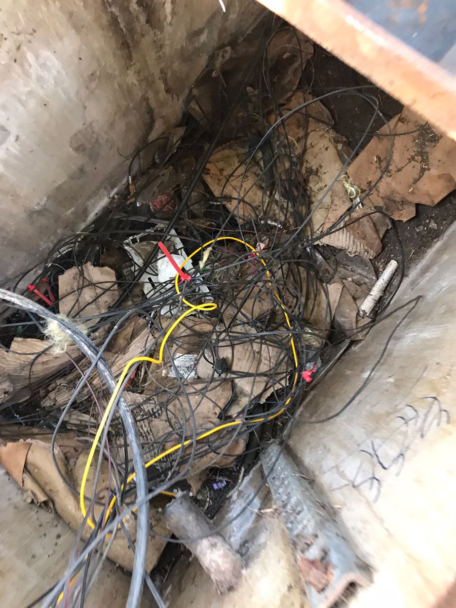 Jtunons's tweet photo. Estas son las instalaciones de @gtdchile en Santa María de Manquehue. 
Llevamos 15 días con cortes de internet debido a la mala calidad de sus conexiones. Una verguenza
#Sernac #subtel 
@subtel_chile 
@SERNAC https://t.co/j7OmrmTncA