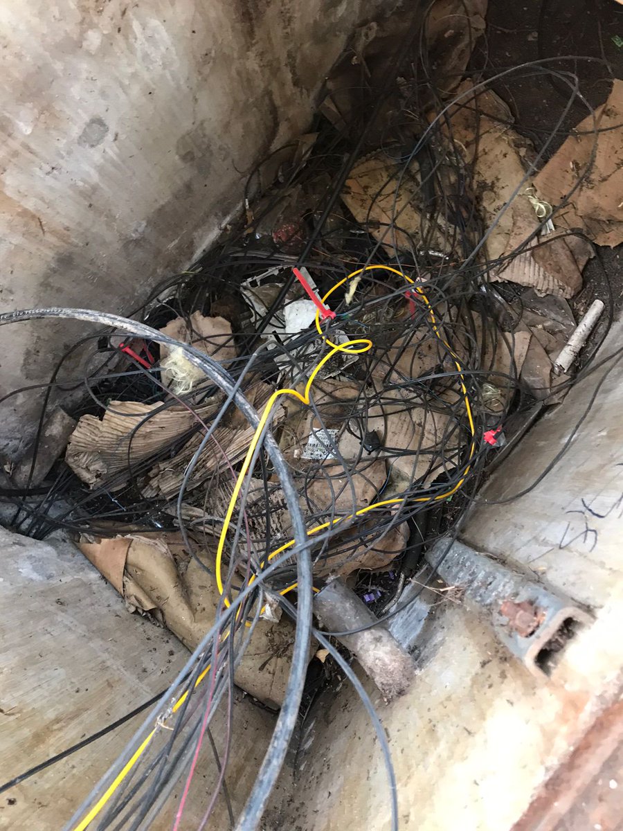 Jtunons's tweet photo. Estas son las instalaciones de @gtdchile en Santa María de Manquehue. 
Llevamos 15 días con cortes de internet debido a la mala calidad de sus conexiones. Una verguenza
#Sernac #subtel 
@subtel_chile 
@SERNAC https://t.co/j7OmrmTncA